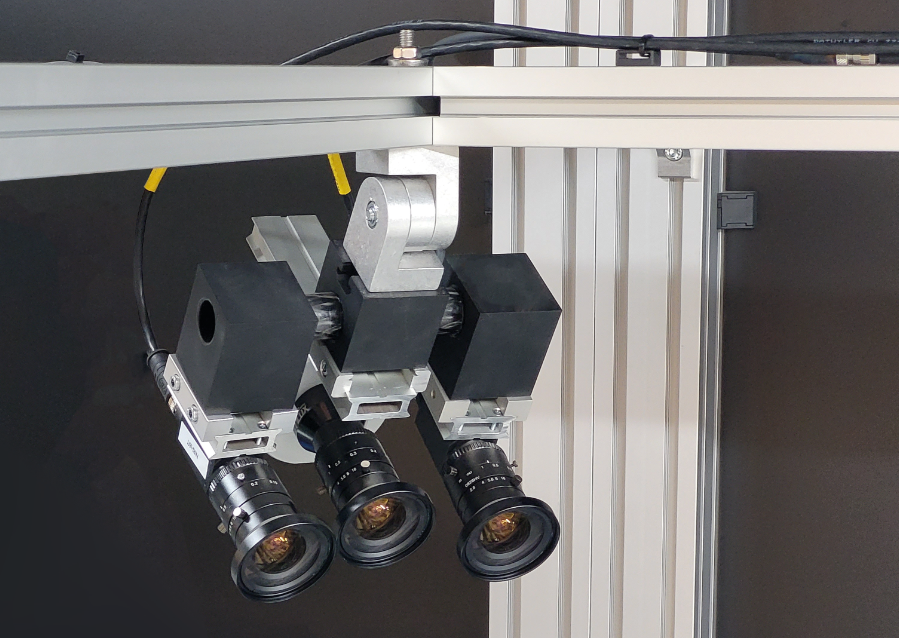 Sensorkopf  mit Stereokameras nimmt die Boxen von oben auf